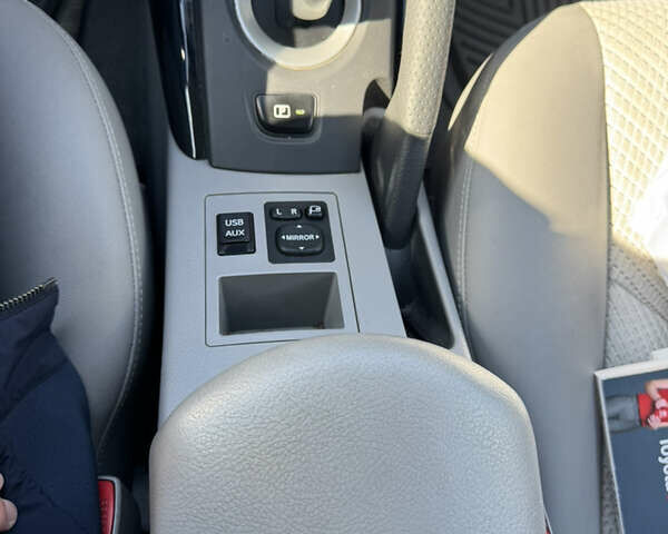 Білий Тойота RAV4 EV, об'ємом двигуна 0 л та пробігом 102 тис. км за 10200 $, фото 12 на Automoto.ua