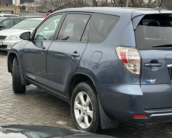 Тойота RAV4 EV, объемом двигателя 0 л и пробегом 164 тыс. км за 11600 $, фото 4 на Automoto.ua