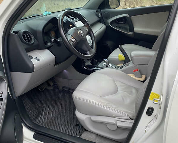 Тойота RAV4 EV, объемом двигателя 0 л и пробегом 148 тыс. км за 11000 $, фото 1 на Automoto.ua