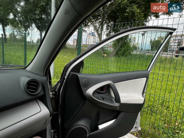 Тойота RAV4 EV, об'ємом двигуна 0 л та пробігом 172 тис. км за 7800 $, фото 18 на Automoto.ua