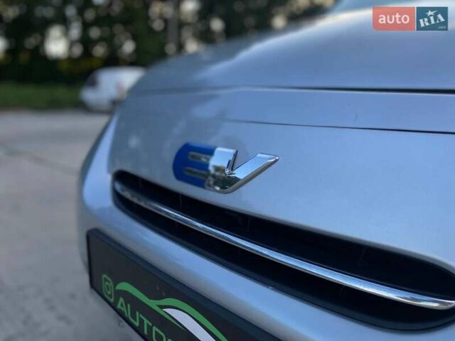 Сірий Тойота RAV4 EV, об'ємом двигуна 0 л та пробігом 210 тис. км за 11500 $, фото 15 на Automoto.ua
