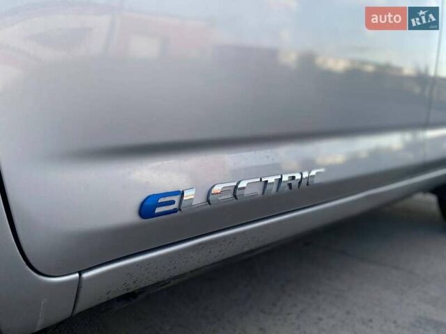 Сірий Тойота RAV4 EV, об'ємом двигуна 0 л та пробігом 210 тис. км за 11500 $, фото 14 на Automoto.ua