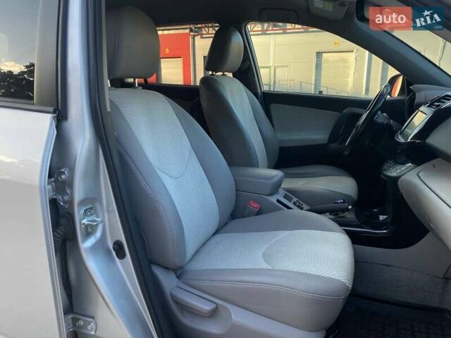Сірий Тойота RAV4 EV, об'ємом двигуна 0 л та пробігом 210 тис. км за 11500 $, фото 21 на Automoto.ua