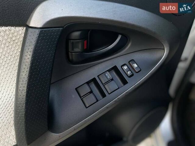 Сірий Тойота RAV4 EV, об'ємом двигуна 0 л та пробігом 210 тис. км за 11500 $, фото 18 на Automoto.ua