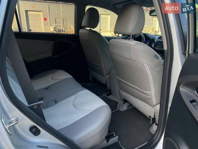 Серый Тойота RAV4 EV, объемом двигателя 0 л и пробегом 210 тыс. км за 10490 $, фото 24 на Automoto.ua