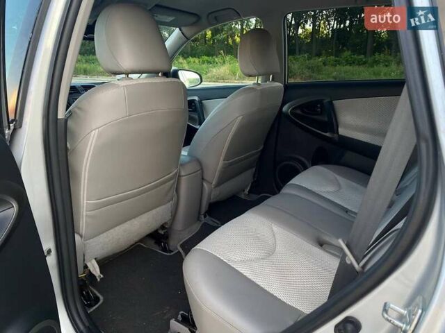 Серый Тойота RAV4 EV, объемом двигателя 0 л и пробегом 210 тыс. км за 10490 $, фото 25 на Automoto.ua