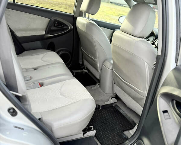 Сірий Тойота RAV4 EV, об'ємом двигуна 0 л та пробігом 149 тис. км за 11999 $, фото 30 на Automoto.ua