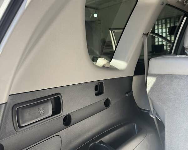 Сірий Тойота RAV4 EV, об'ємом двигуна 0 л та пробігом 97 тис. км за 11900 $, фото 12 на Automoto.ua
