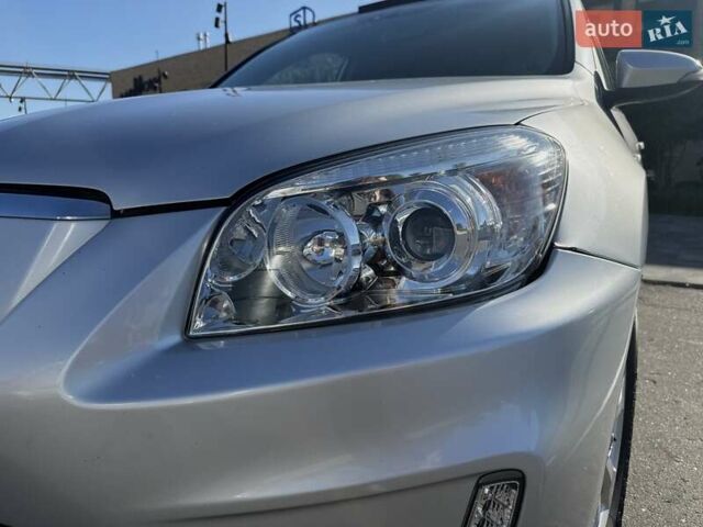 Сірий Тойота RAV4 EV, об'ємом двигуна 0 л та пробігом 97 тис. км за 11900 $, фото 9 на Automoto.ua