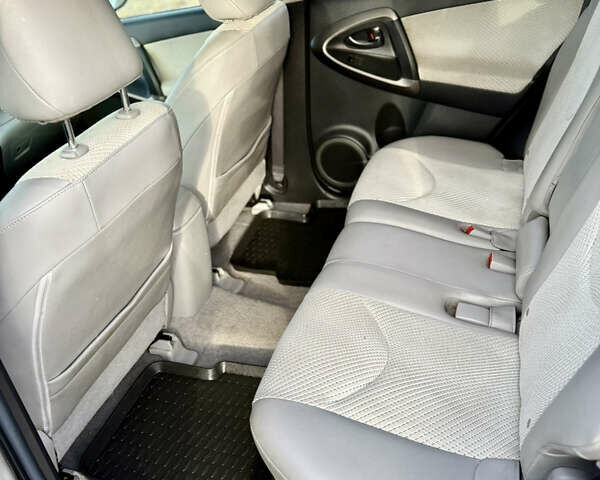 Сірий Тойота RAV4 EV, об'ємом двигуна 0 л та пробігом 149 тис. км за 11999 $, фото 18 на Automoto.ua