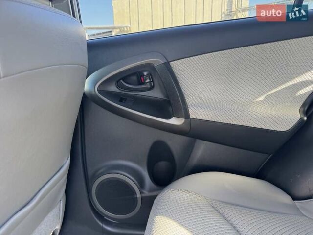 Сірий Тойота RAV4 EV, об'ємом двигуна 0 л та пробігом 97 тис. км за 11900 $, фото 27 на Automoto.ua