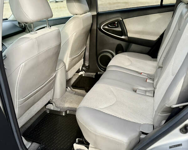 Сірий Тойота RAV4 EV, об'ємом двигуна 0 л та пробігом 149 тис. км за 11999 $, фото 19 на Automoto.ua