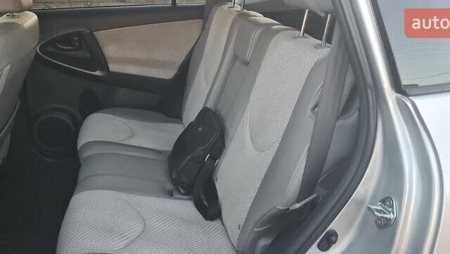 Серый Тойота RAV4 EV, объемом двигателя 0 л и пробегом 130 тыс. км за 8950 $, фото 41 на Automoto.ua