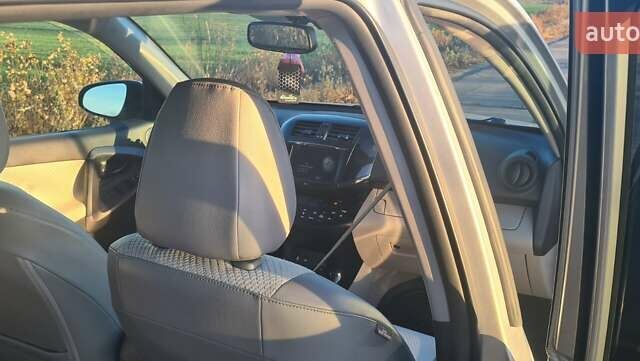 Серый Тойота RAV4 EV, объемом двигателя 0 л и пробегом 130 тыс. км за 8950 $, фото 31 на Automoto.ua