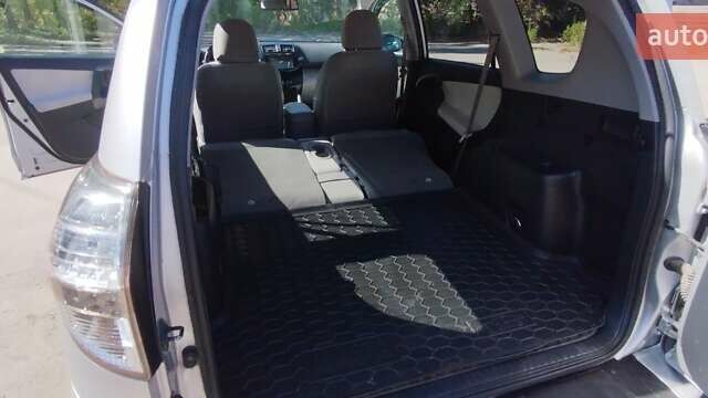 Сірий Тойота RAV4 EV, об'ємом двигуна 0 л та пробігом 126 тис. км за 10700 $, фото 17 на Automoto.ua