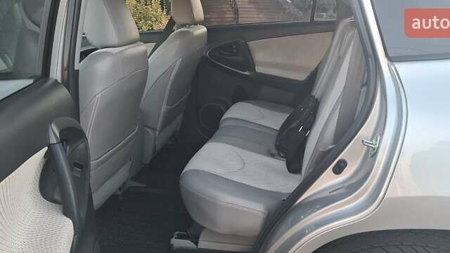 Серый Тойота RAV4 EV, объемом двигателя 0 л и пробегом 130 тыс. км за 8950 $, фото 44 на Automoto.ua