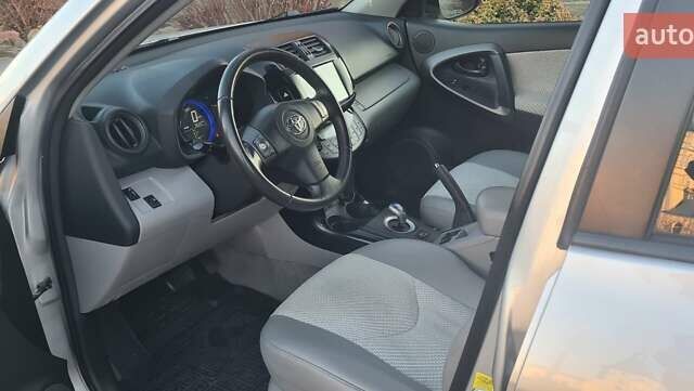 Серый Тойота RAV4 EV, объемом двигателя 0 л и пробегом 130 тыс. км за 8950 $, фото 40 на Automoto.ua