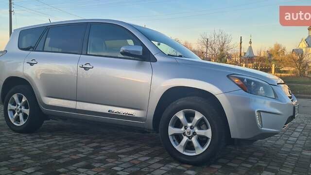 Серый Тойота RAV4 EV, объемом двигателя 0 л и пробегом 130 тыс. км за 8950 $, фото 38 на Automoto.ua