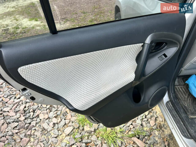 Сірий Тойота RAV4 EV, об'ємом двигуна 0 л та пробігом 150 тис. км за 7700 $, фото 6 на Automoto.ua