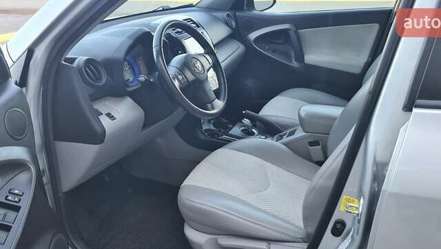 Серый Тойота RAV4 EV, объемом двигателя 0 л и пробегом 130 тыс. км за 8950 $, фото 13 на Automoto.ua