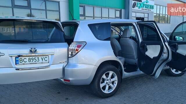 Серый Тойота RAV4 EV, объемом двигателя 0 л и пробегом 130 тыс. км за 8950 $, фото 1 на Automoto.ua