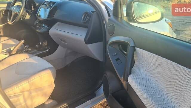 Серый Тойота RAV4 EV, объемом двигателя 0 л и пробегом 130 тыс. км за 8950 $, фото 28 на Automoto.ua