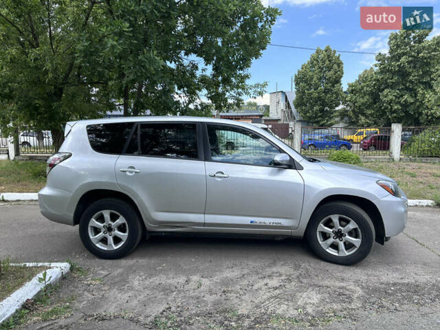 Сірий Тойота RAV4 EV, об'ємом двигуна 0 л та пробігом 195 тис. км за 9000 $, фото 3 на Automoto.ua