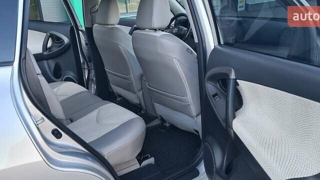 Сірий Тойота RAV4 EV, об'ємом двигуна 0 л та пробігом 129 тис. км за 9850 $, фото 24 на Automoto.ua