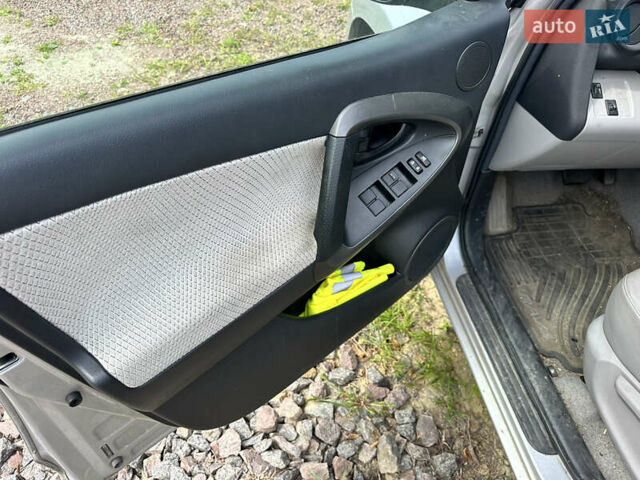 Сірий Тойота RAV4 EV, об'ємом двигуна 0 л та пробігом 150 тис. км за 7700 $, фото 14 на Automoto.ua