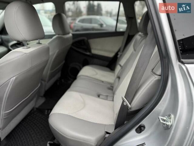 Серый Тойота RAV4 EV, объемом двигателя 0 л и пробегом 74 тыс. км за 13800 $, фото 9 на Automoto.ua