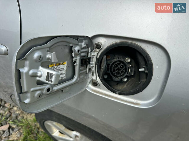 Сірий Тойота RAV4 EV, об'ємом двигуна 0 л та пробігом 150 тис. км за 7700 $, фото 5 на Automoto.ua