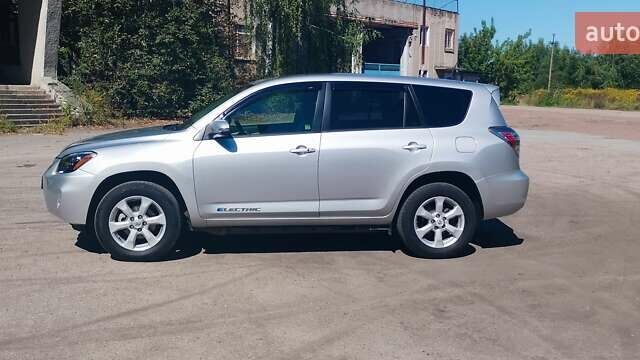 Сірий Тойота RAV4 EV, об'ємом двигуна 0 л та пробігом 126 тис. км за 10700 $, фото 5 на Automoto.ua