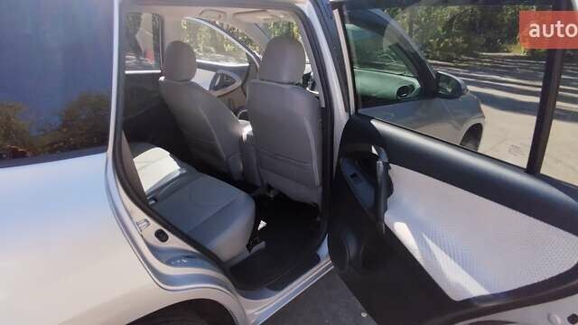 Сірий Тойота RAV4 EV, об'ємом двигуна 0 л та пробігом 126 тис. км за 10700 $, фото 12 на Automoto.ua