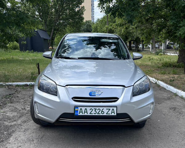 Сірий Тойота RAV4 EV, об'ємом двигуна 0 л та пробігом 195 тис. км за 9000 $, фото 1 на Automoto.ua