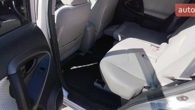 Сірий Тойота RAV4 EV, об'ємом двигуна 0 л та пробігом 126 тис. км за 10700 $, фото 18 на Automoto.ua