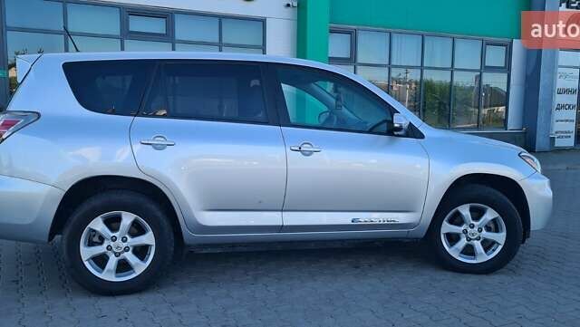 Сірий Тойота RAV4 EV, об'ємом двигуна 0 л та пробігом 129 тис. км за 9850 $, фото 9 на Automoto.ua