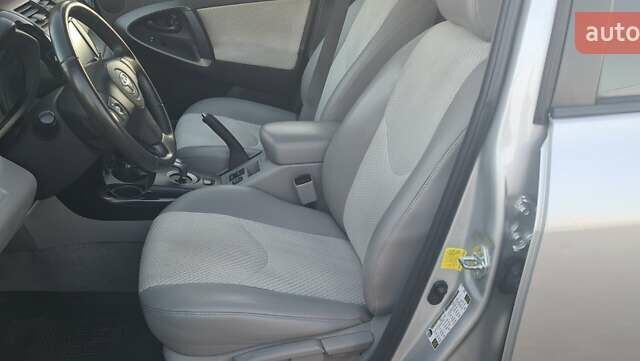 Серый Тойота RAV4 EV, объемом двигателя 0 л и пробегом 130 тыс. км за 8950 $, фото 42 на Automoto.ua