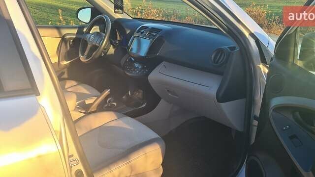 Серый Тойота RAV4 EV, объемом двигателя 0 л и пробегом 130 тыс. км за 8950 $, фото 32 на Automoto.ua