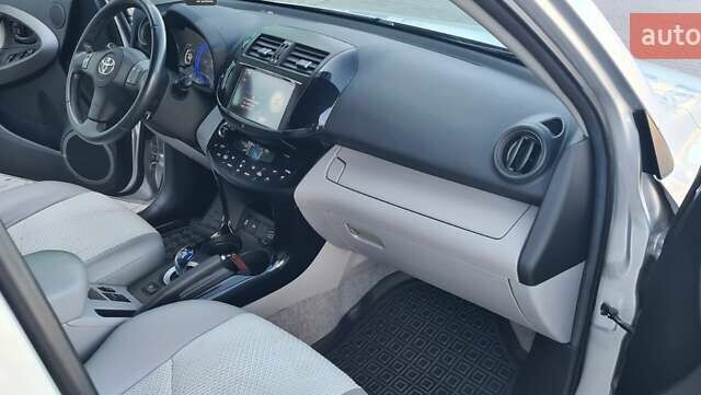 Серый Тойота RAV4 EV, объемом двигателя 0 л и пробегом 130 тыс. км за 8950 $, фото 16 на Automoto.ua