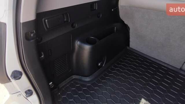 Сірий Тойота RAV4 EV, об'ємом двигуна 0 л та пробігом 126 тис. км за 10700 $, фото 16 на Automoto.ua