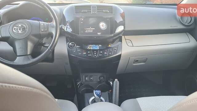 Серый Тойота RAV4 EV, объемом двигателя 0 л и пробегом 130 тыс. км за 8950 $, фото 43 на Automoto.ua