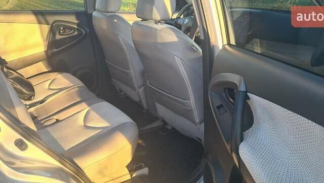 Серый Тойота RAV4 EV, объемом двигателя 0 л и пробегом 130 тыс. км за 8950 $, фото 29 на Automoto.ua