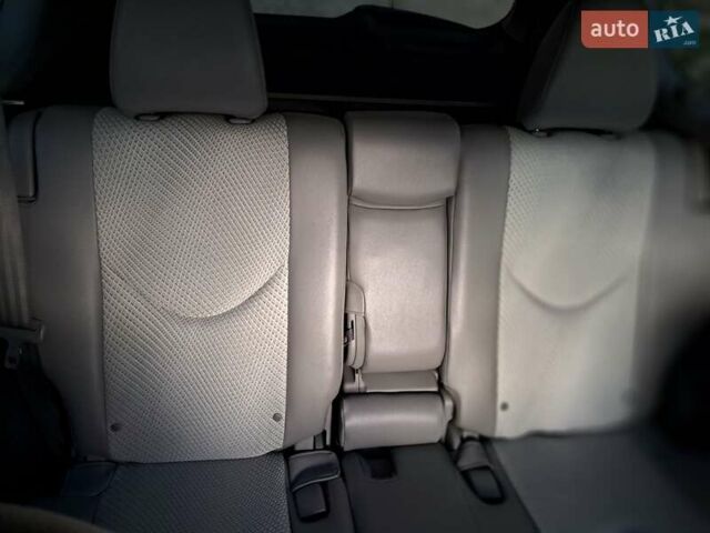 Синий Тойота RAV4 EV, объемом двигателя 0 л и пробегом 189 тыс. км за 10990 $, фото 11 на Automoto.ua