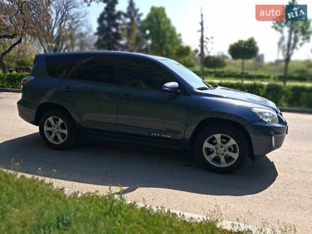 Синий Тойота RAV4 EV, объемом двигателя 0 л и пробегом 189 тыс. км за 10990 $, фото 23 на Automoto.ua