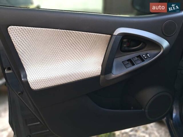 Синий Тойота RAV4 EV, объемом двигателя 0 л и пробегом 189 тыс. км за 10990 $, фото 13 на Automoto.ua