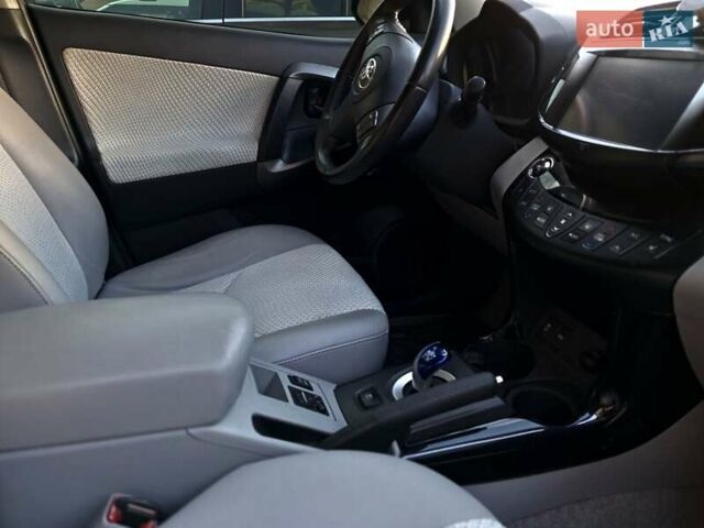 Синий Тойота RAV4 EV, объемом двигателя 0 л и пробегом 189 тыс. км за 10990 $, фото 12 на Automoto.ua