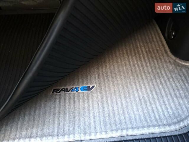 Синий Тойота RAV4 EV, объемом двигателя 0 л и пробегом 189 тыс. км за 10990 $, фото 4 на Automoto.ua