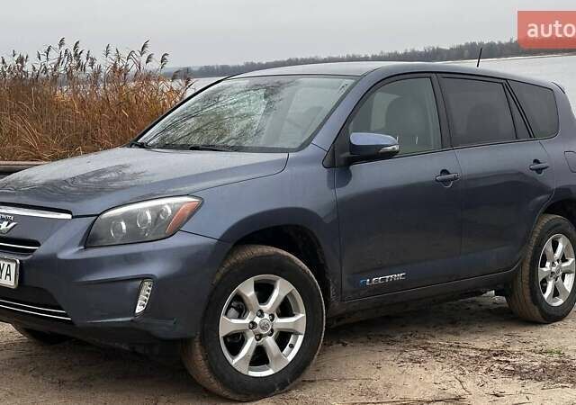 Синій Тойота RAV4 EV, об'ємом двигуна 0 л та пробігом 155 тис. км за 9999 $, фото 4 на Automoto.ua