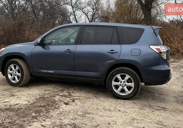 Синій Тойота RAV4 EV, об'ємом двигуна 0 л та пробігом 155 тис. км за 9999 $, фото 3 на Automoto.ua
