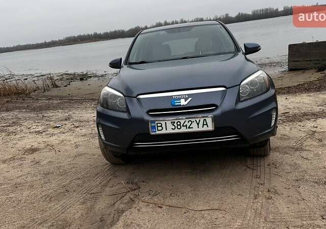 Синій Тойота RAV4 EV, об'ємом двигуна 0 л та пробігом 155 тис. км за 9999 $, фото 5 на Automoto.ua